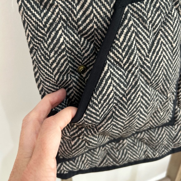 J Crew Quilted Zip Up Vest Pockets Black Cream Chevron Print Women’s XXS - Picture 6 of 11